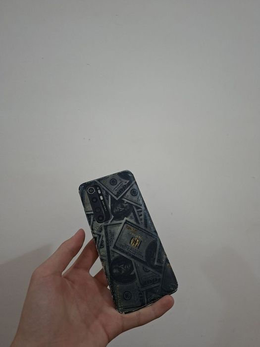 Xiaomi note 10 lite 
Xotirasi 64gb
Rangi tõq kõk
Zaryadchik bor
Ekran