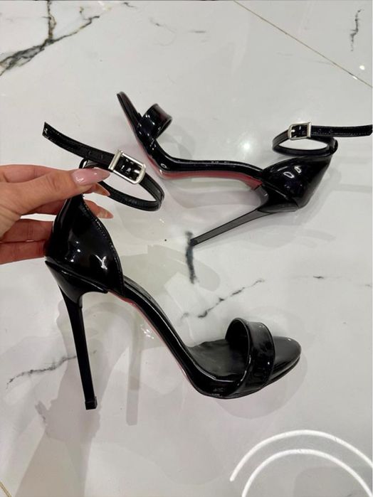 Сандали на ток