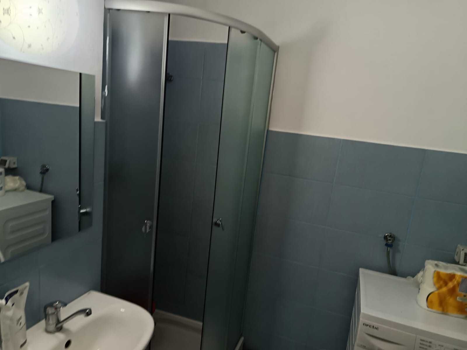 Închiriez apartament