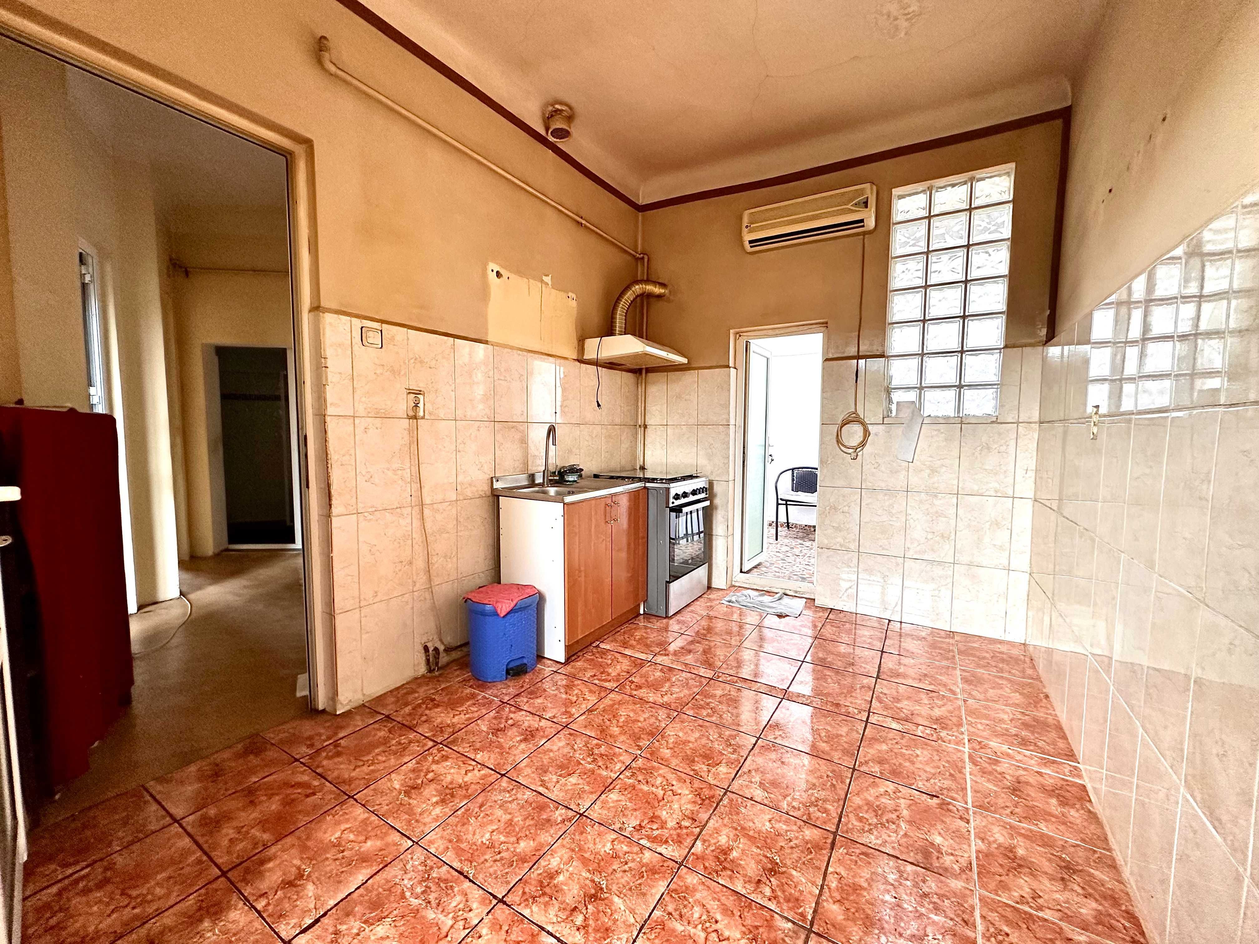 Apartament 4 camere, 75 mp, etaj 1/1 – Zona Carol / Regina Maria