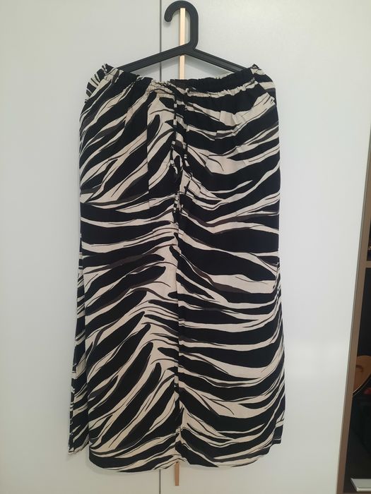 Fusta de in H&M , noua