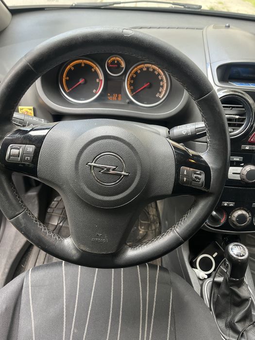 Opel Corsa 2011 година