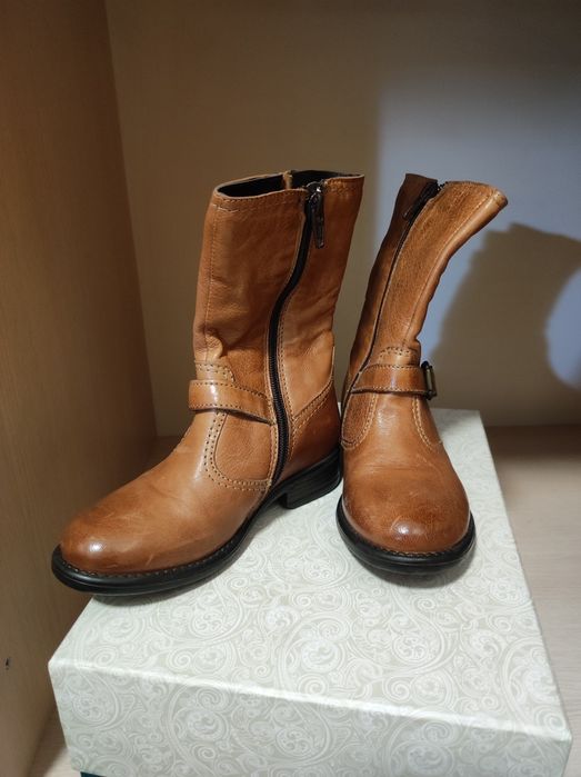 Продам детскую обувь