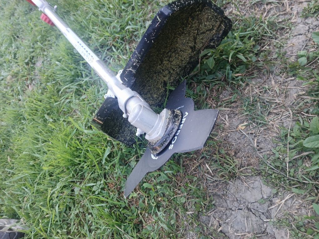 Motocoasa AREBOS