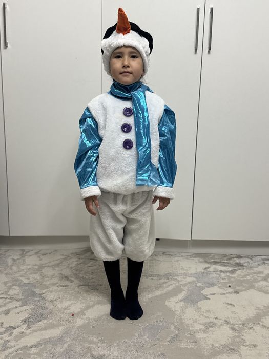 Продам костюм Снеговика