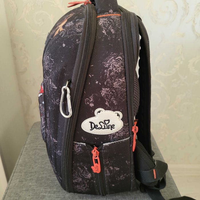 Продается ранец "De Lune" в отличном состоянии
