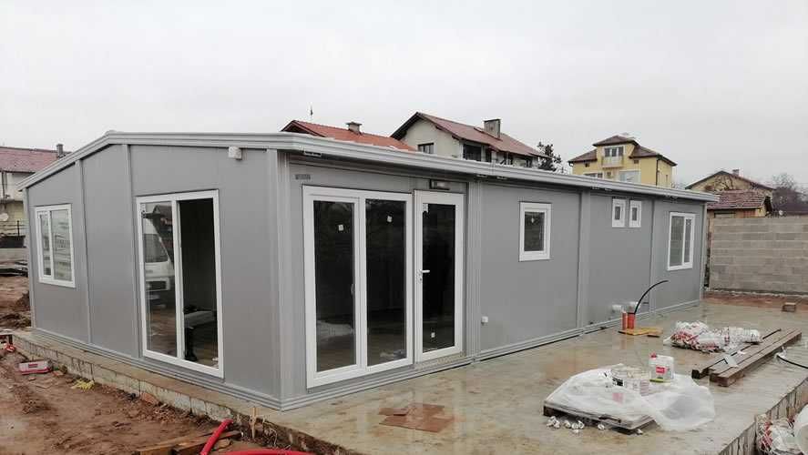 Casa modulara si garaje auto din structura metalica si panou sandwich