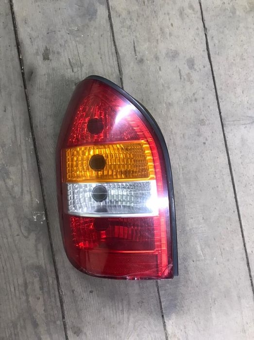 Задний левый фонарь на Опель Зафира оригинал