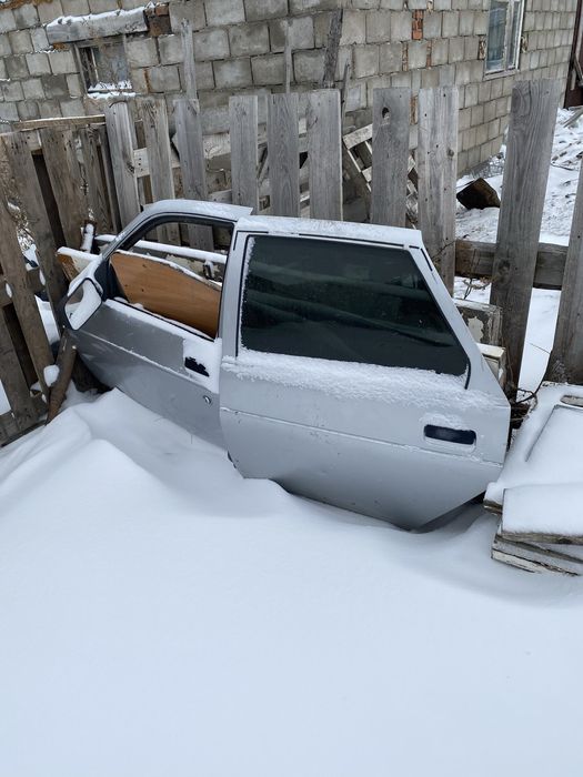 Продам двери ваз 2112