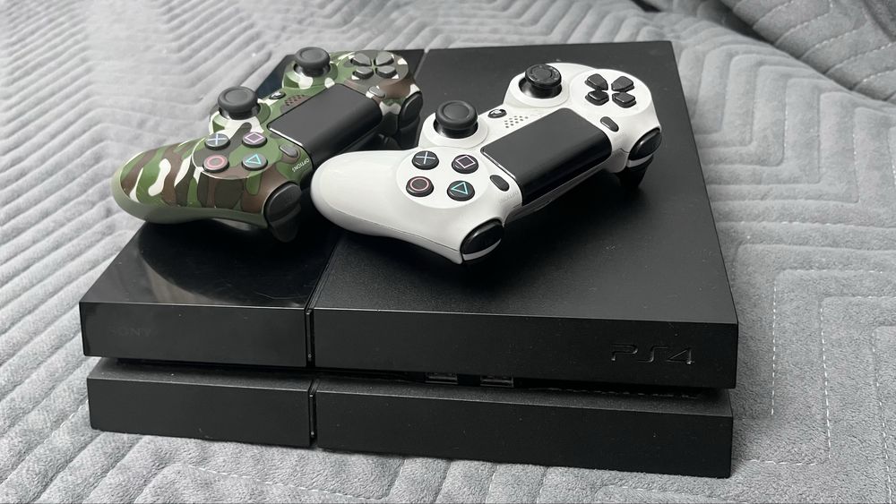 ПРОДАМ Playstation 4 Fat+Ps Plus Deluxe на 3 месяца