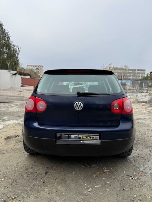 Volkswagen Golf 5 4 usi, 1.6 FSI, 115 cai 6+1 viteze