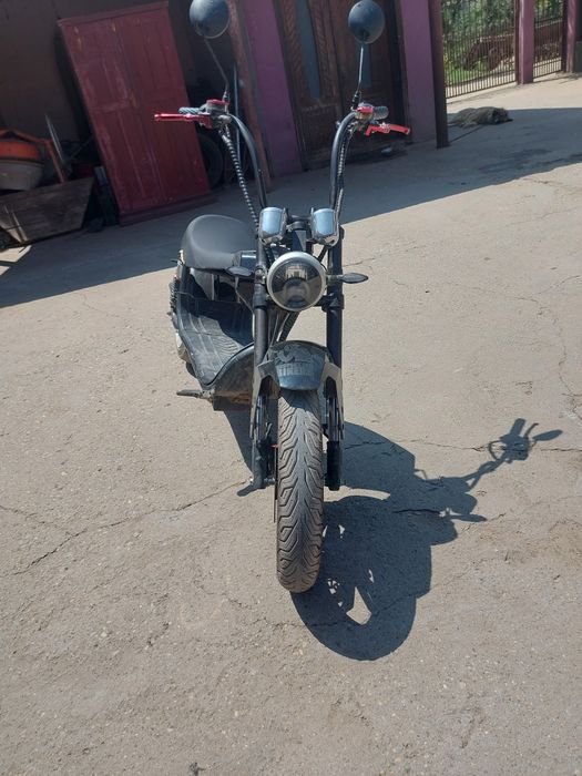 Vând scuter electric chopper 1500w baterie 12h