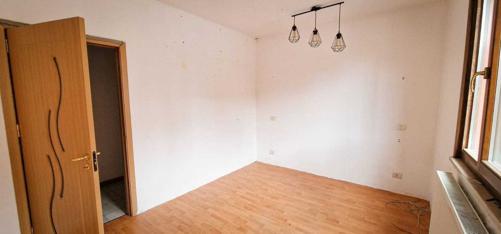 Casă de închiriat în Micălaca, 3 dormitoare, living, bucatarie, 2 băi