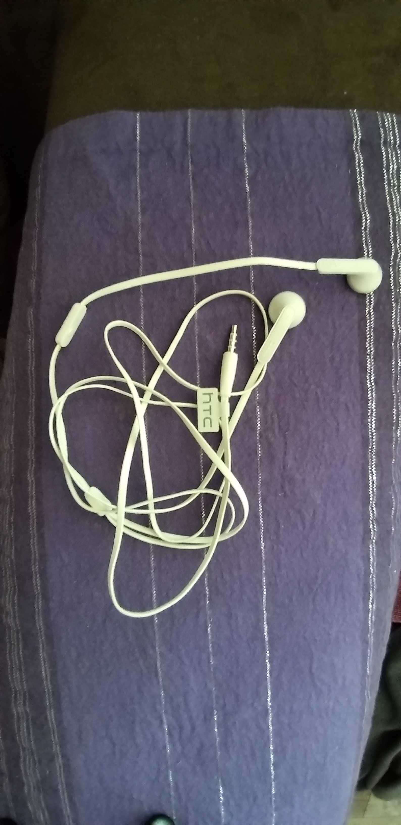 Hands free / earphones