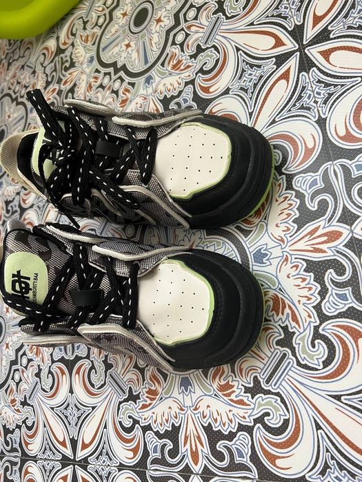 Кроссовки для мальчика НОВЫЕ 34 размер, идеально на холодную осенью