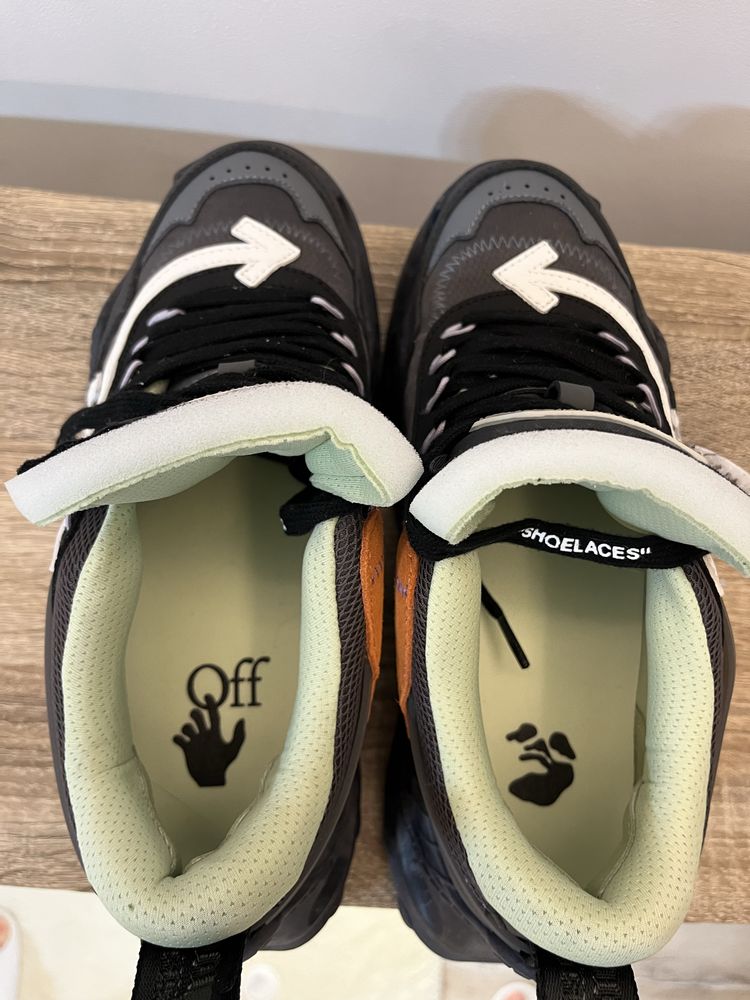 Off white Odsy
