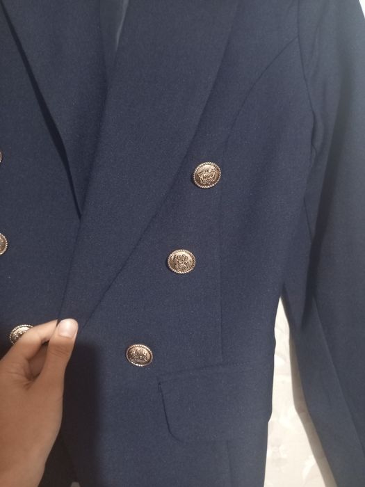 Темный синий костюм