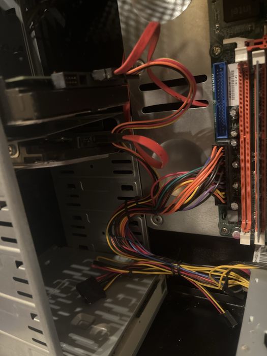 Компютър Delux и монитор LG