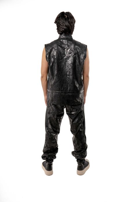 Designerul Vishisku lansează Jachetă Pantaloni Vestă Cargo Piele UK