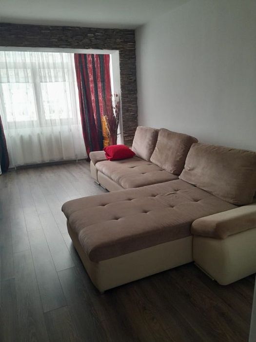 Închiriez apartament