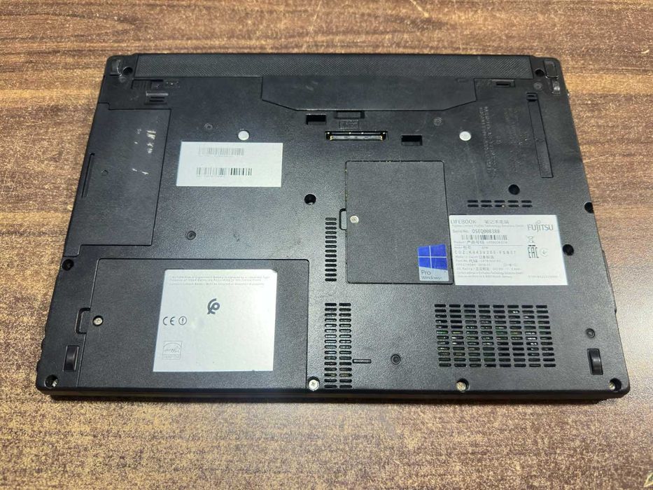 Лаптоп Fujitsu LifeBook E736, i5-6300U, 8GB RAM