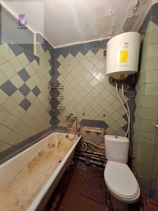 1 ком. переделанная в 2х ком. на 2 этаже в кирпичном доме