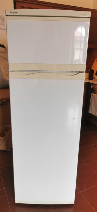 Хладилник с отделна горна камера Conegliano Made in Italy