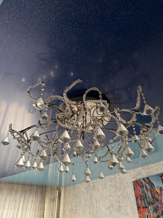 Продам люстру в отличном состоянии