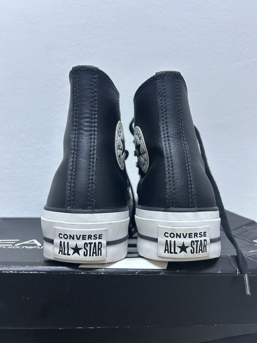 Converse negri de piele