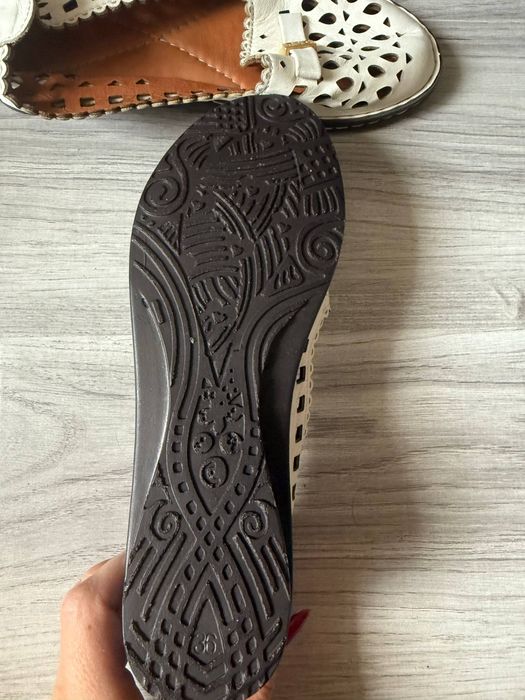 Продам новые кожаные мокасины