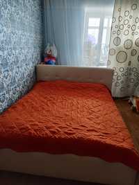 Продам двухспальную кровать с матрацем