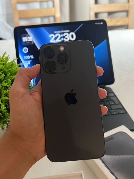 Продам айфон 15про макс 256