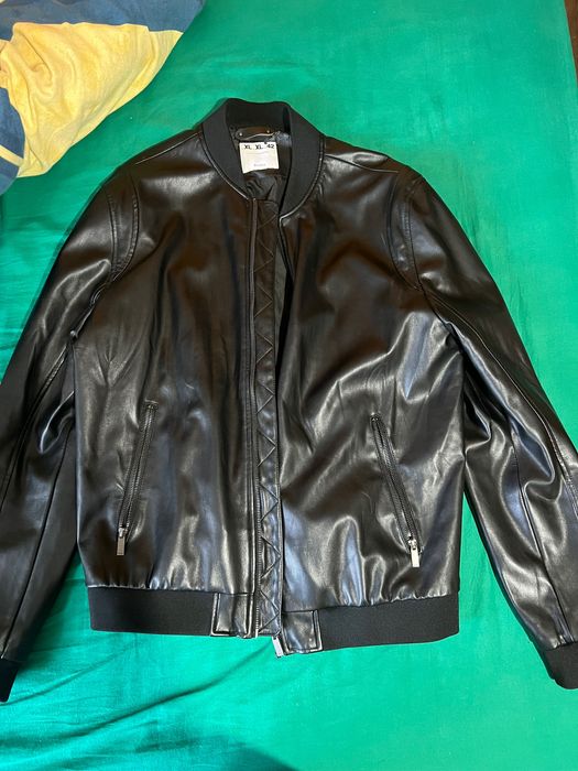 Geci piele ambele 70ron .bershka XL si L