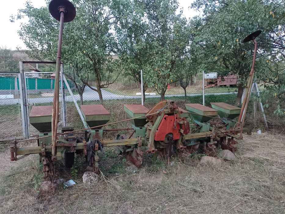 Semanatoare porumb , paioase , disc , plug tractor