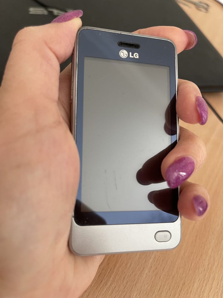 Телефон LG маленький. Для коллекционеров