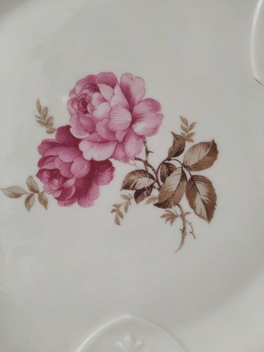 Красиво старо баварско плато , флорални мотиви