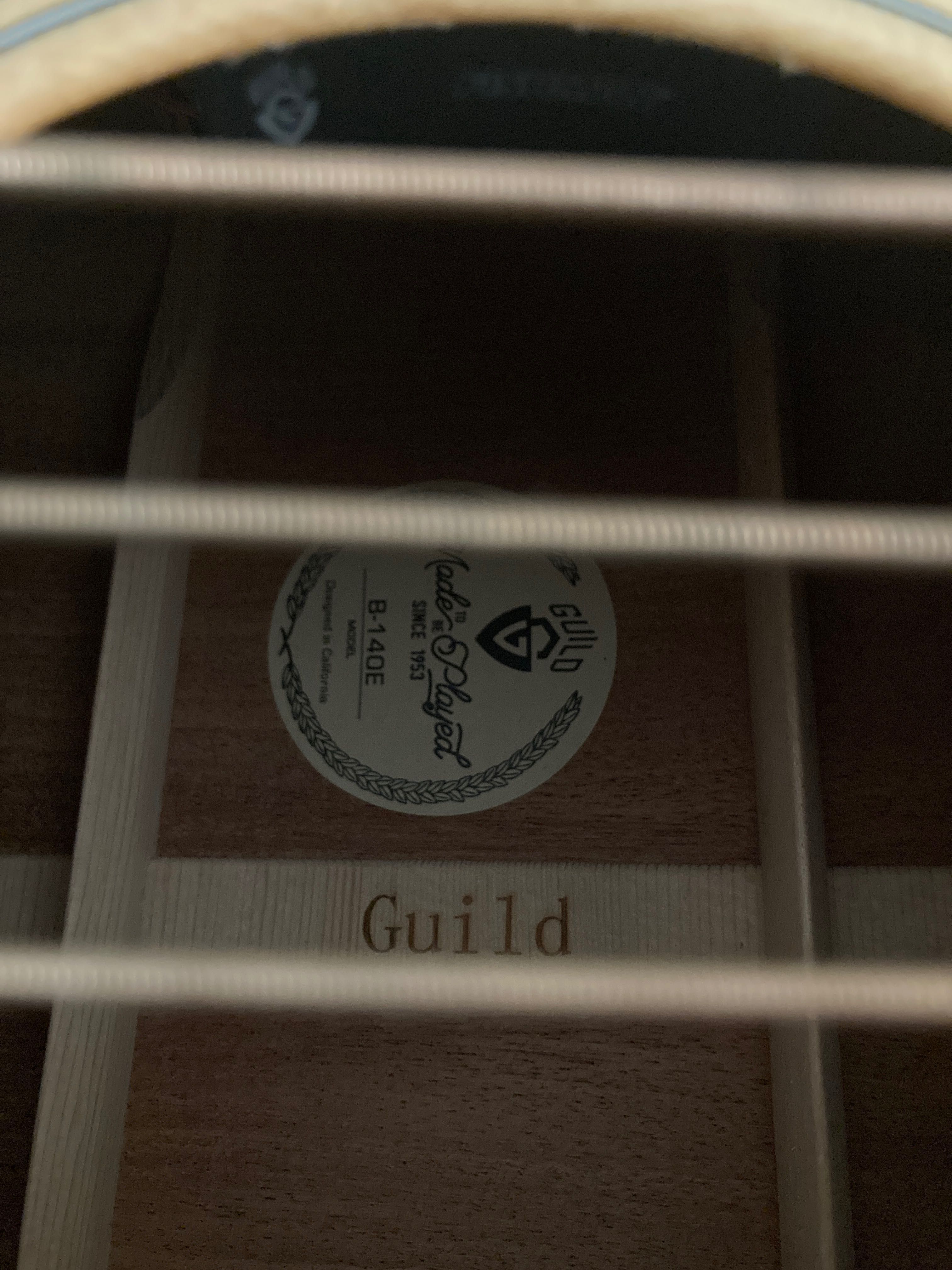 Електро-акустична бас китара - Guild B140E - изцяло от солидно дърво!