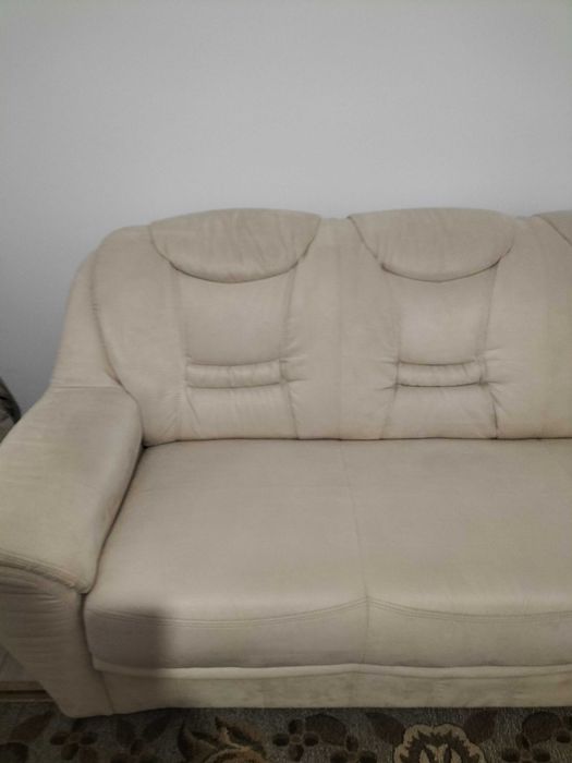 Vând canapea din catifea