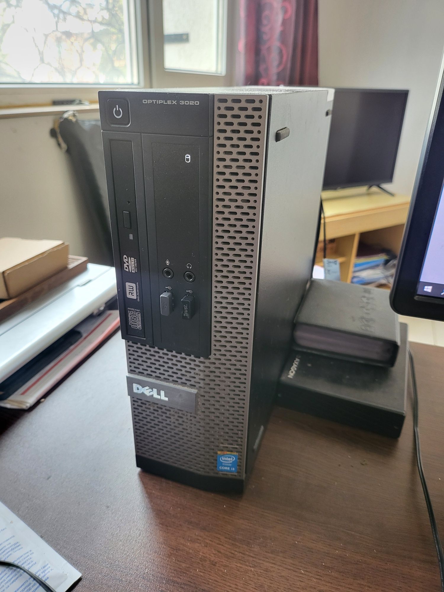 Dell Optiplex 3020 Настолен Компютър + Dell Монитор 23