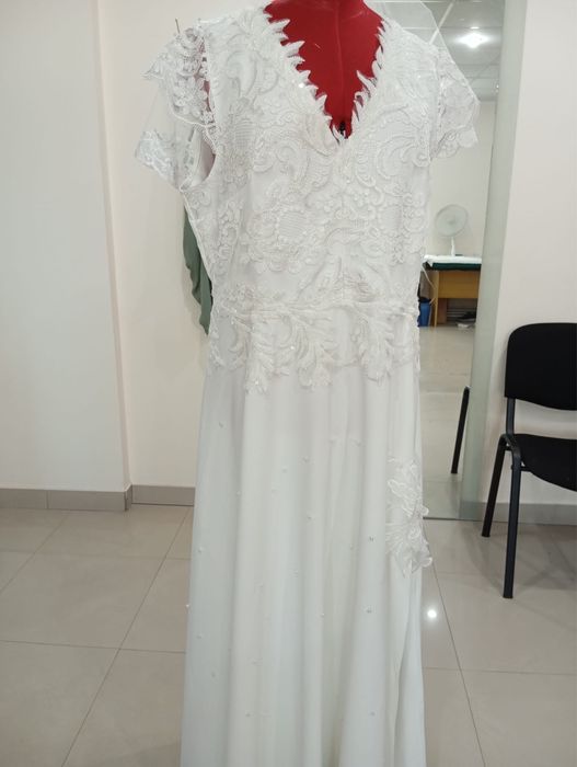 Vând rochie mireasă+voal mărimea 52