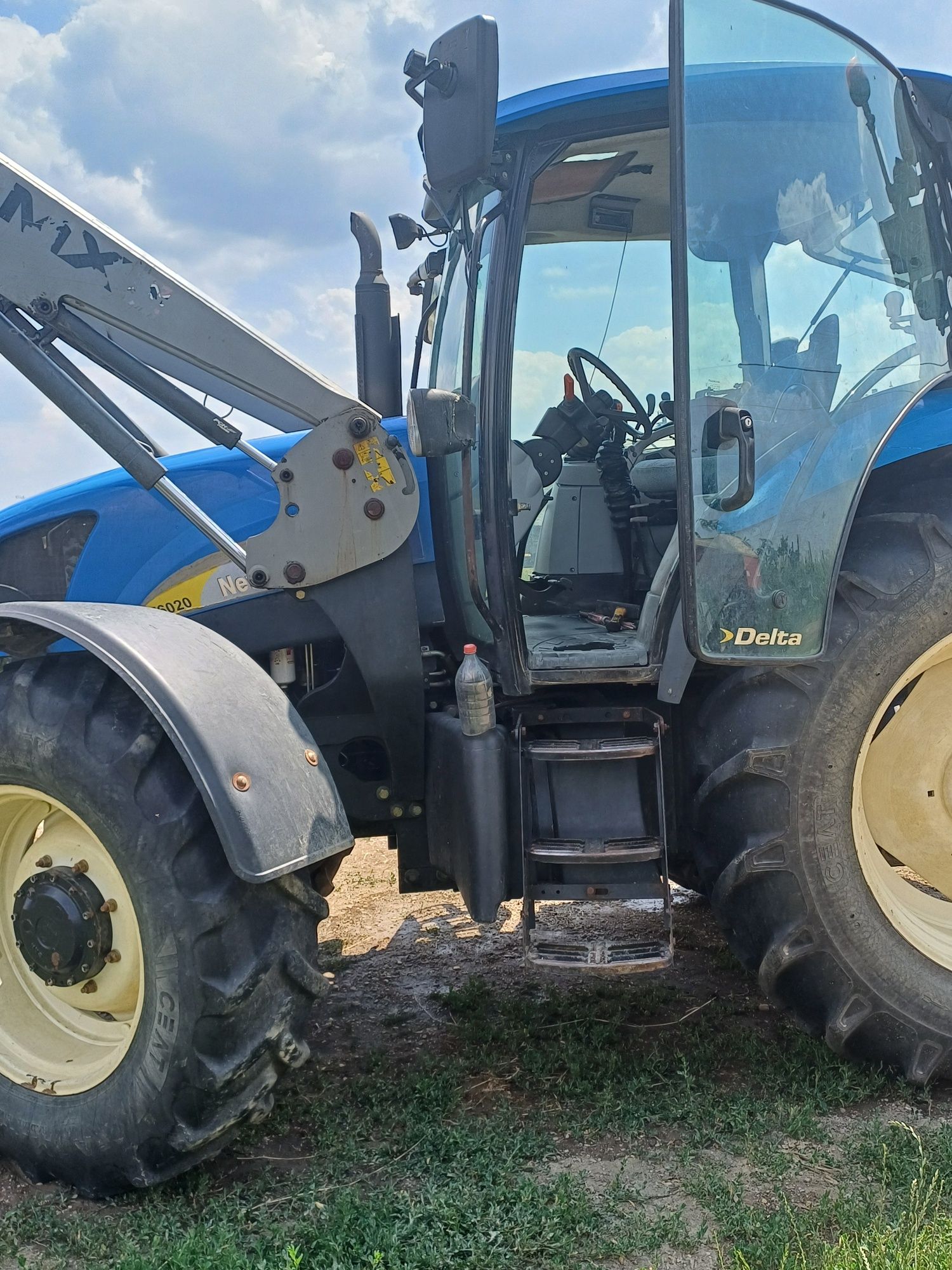 Vând New holland t6020