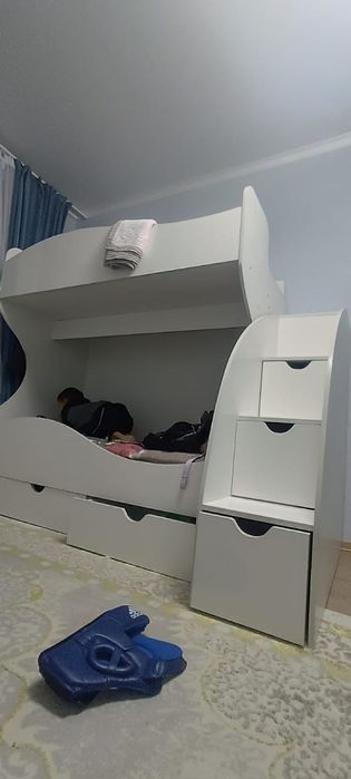 Детская двухуроневая кровать