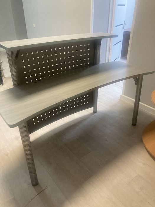 Рецепшн и шкаф платяной