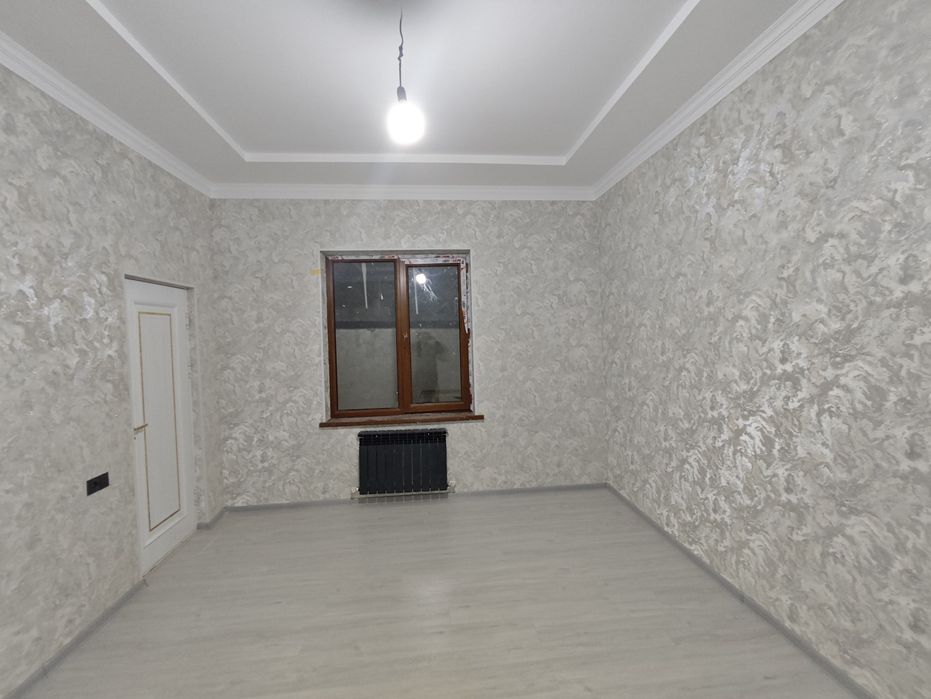 Уч кахрамон постидан 5 км шурода. Коттедж 5 хона 2 этаж