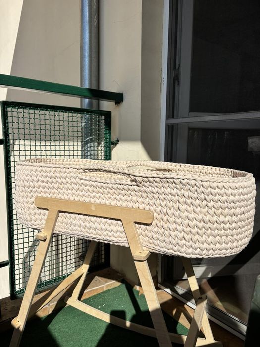 Плетен кош за бебе