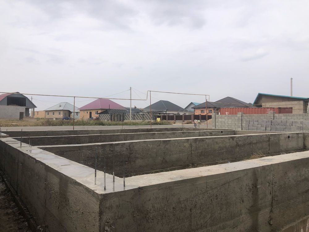Продается дом, участок с фундаментом  14*14.5 м. С подушкой.