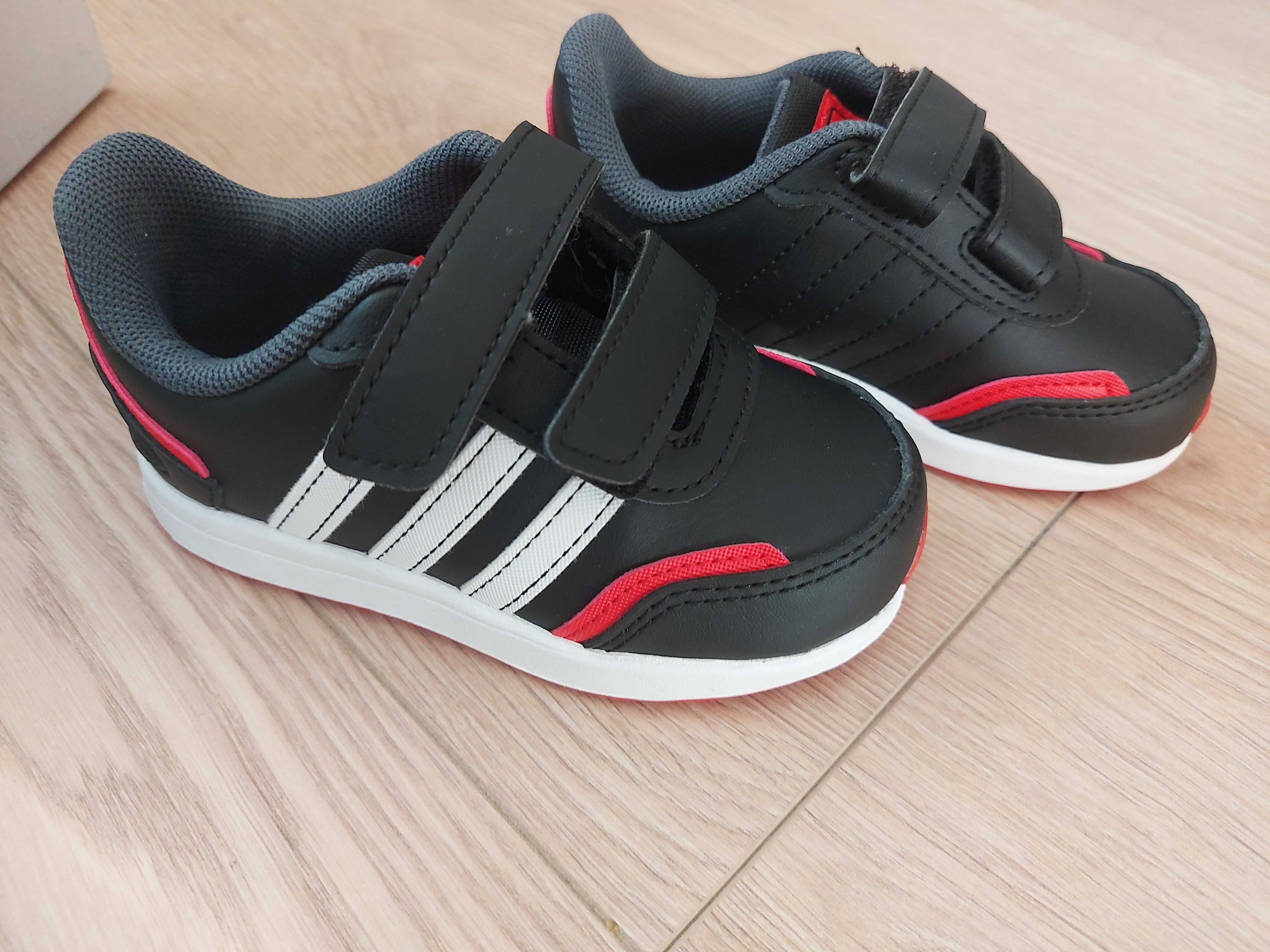 НОВИ Детски сникърси Адидас. Детски маратонки Adidas бебе