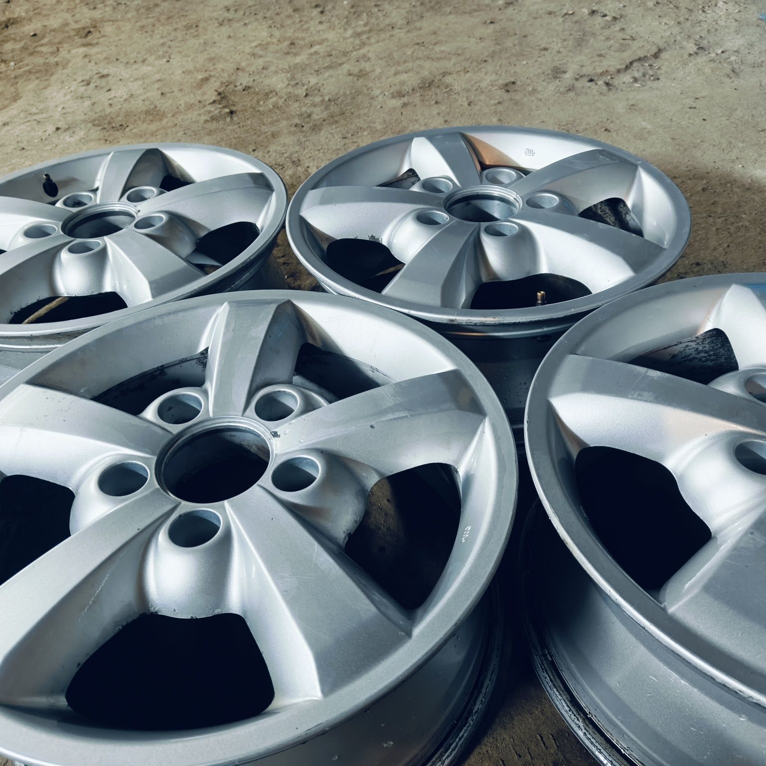 Niva R17 PCD 5 *139,7 Комплект легкосплавных дисков с резиной 215/55