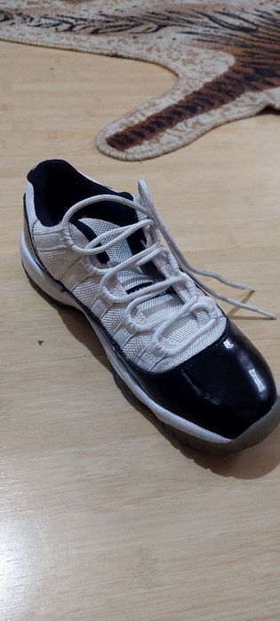 Air Jordan 11 Retro Low BG sneakers