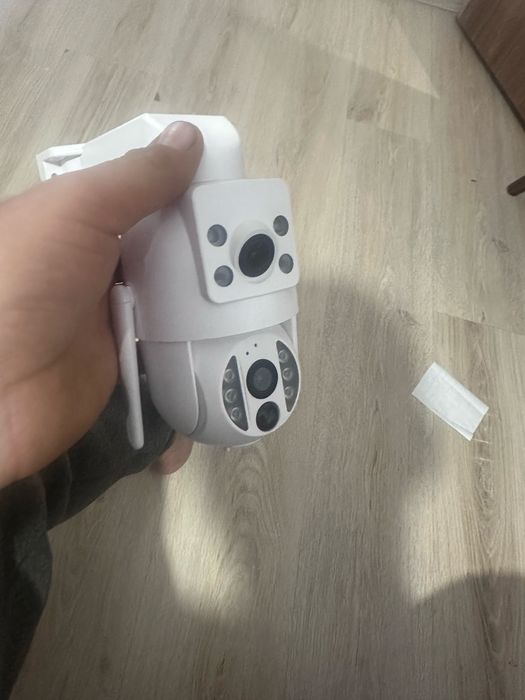 Camera video cu panou solar si conectare wifi